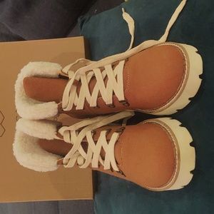 NEW Oasis Winter Boots